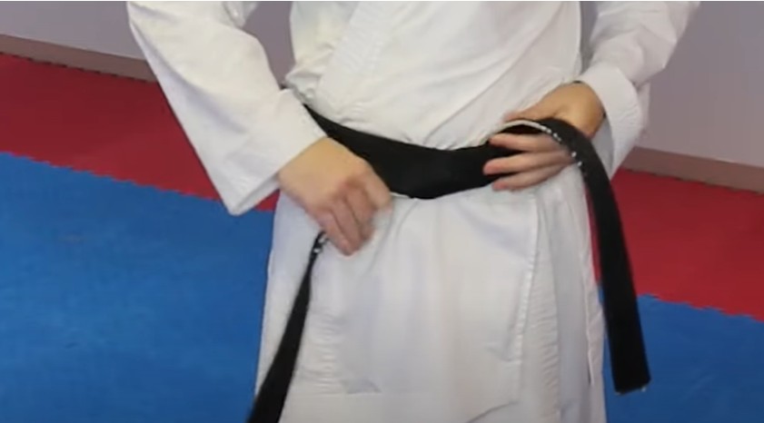 Cross and Form the Knot