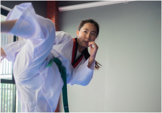 Hook Kick (Huryeo Chagi)