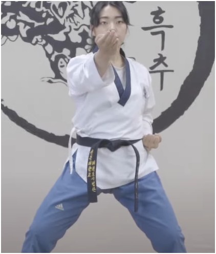 Knife-Hand Block (Sonkal Makgi)